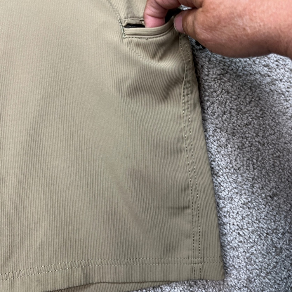 Wrangler Shorts Mens 40 Khaki Tan Cargo Elastic Waist Flat Front Hiking Outdoor - Picture 4 of 9